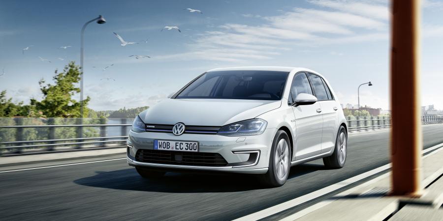  Volkswagen e-Golf 2017 года  (WW) (фото 12 из 49)
